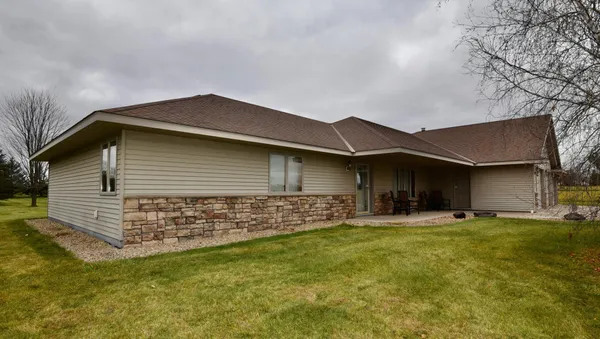 $575,000 | 12221 85th Avenue, Milaca, MN 56353