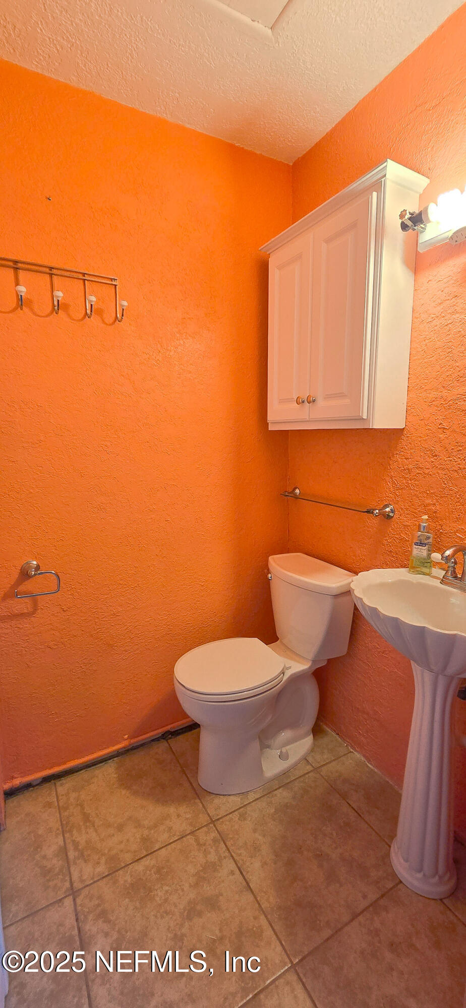 5 55th Street Yankeetown, FL 34498 - Photo 13 of 24 a bathroom with a toilet a sink and mirror