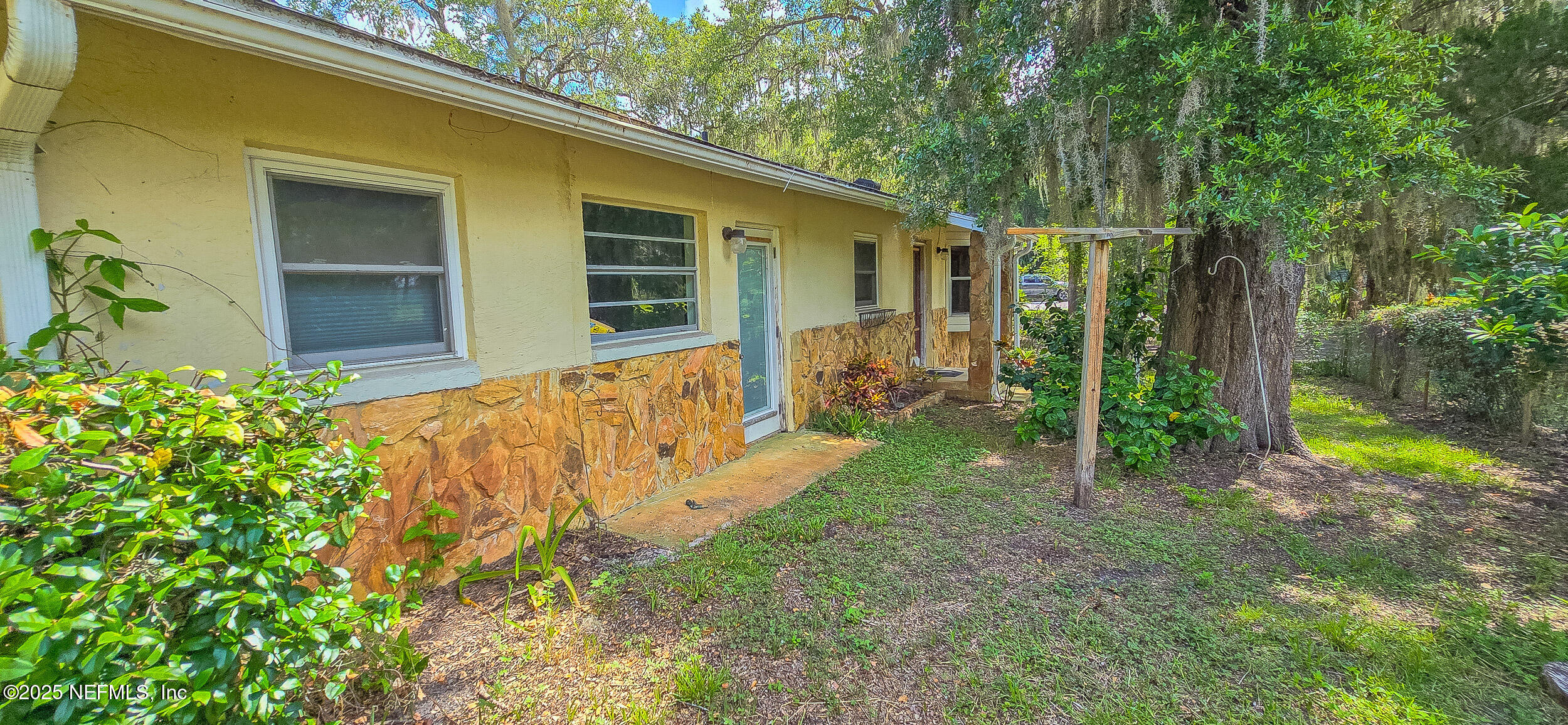 5 55th Street Yankeetown, FL 34498 - Photo 17 of 24 a view of a house with backyard and garden