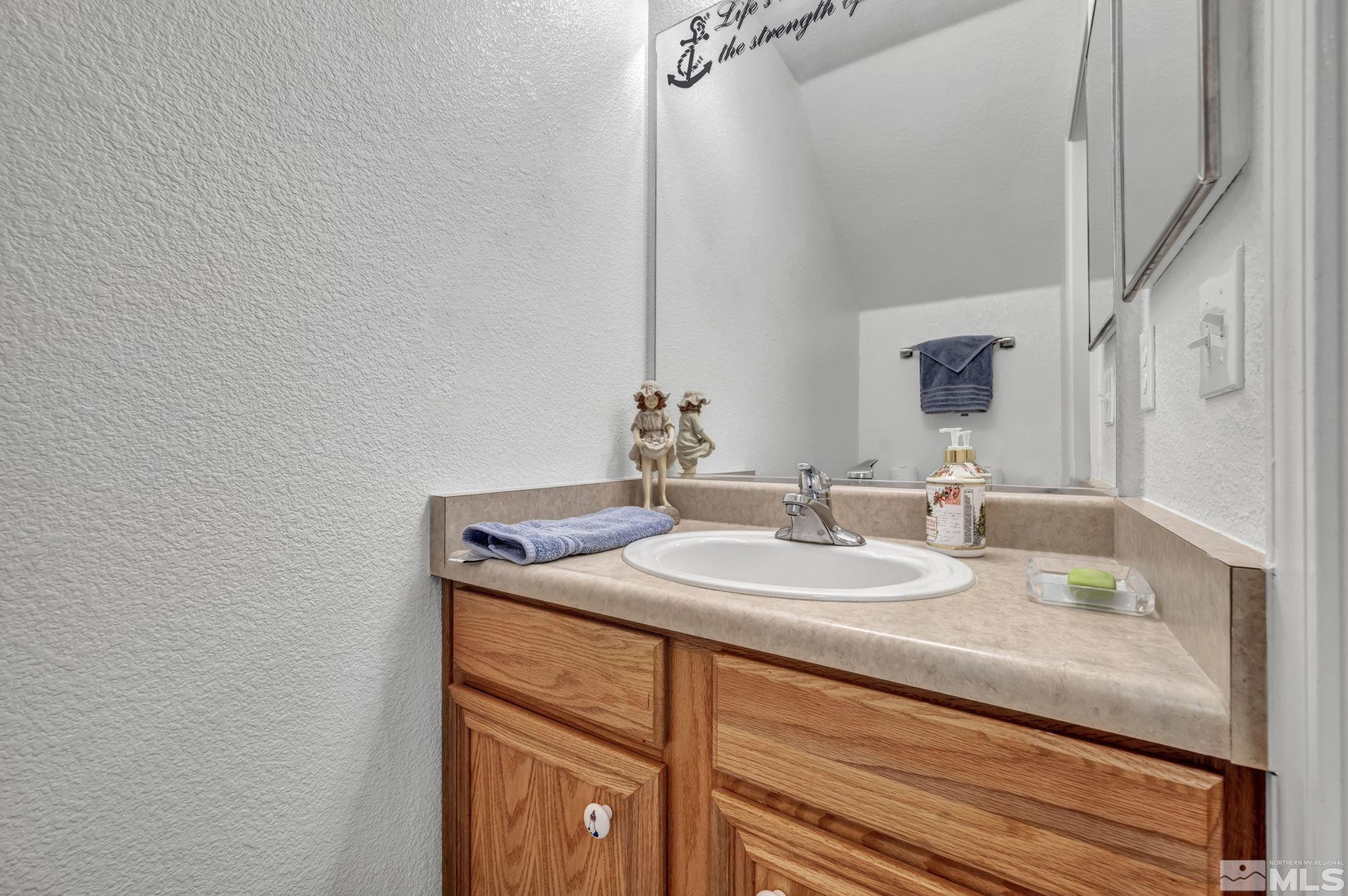 17795 Oakview Court Reno, NV 89508 - Photo 27 of 34 a bathroom with a sink and a mirror