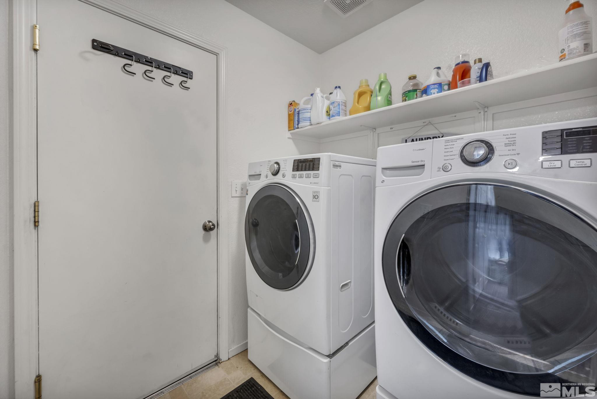 17795 Oakview Court Reno, NV 89508 - Photo 28 of 34 a utility room with dryer and washer