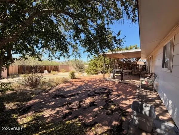 a view of yard with tree