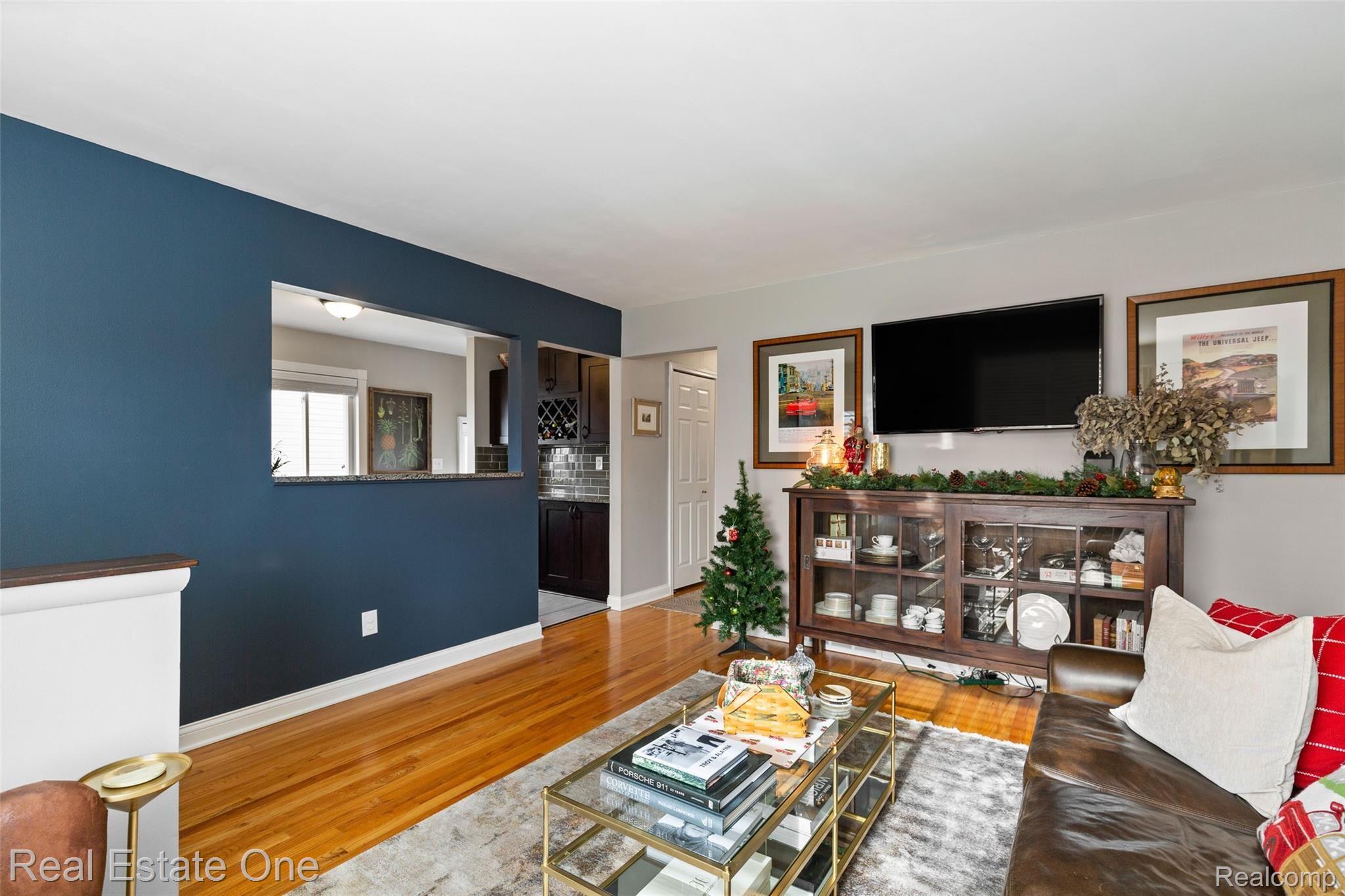2680 Columbia Road Berkley, MI 48072 - Photo 6 of 29 View from living room to kitchen.