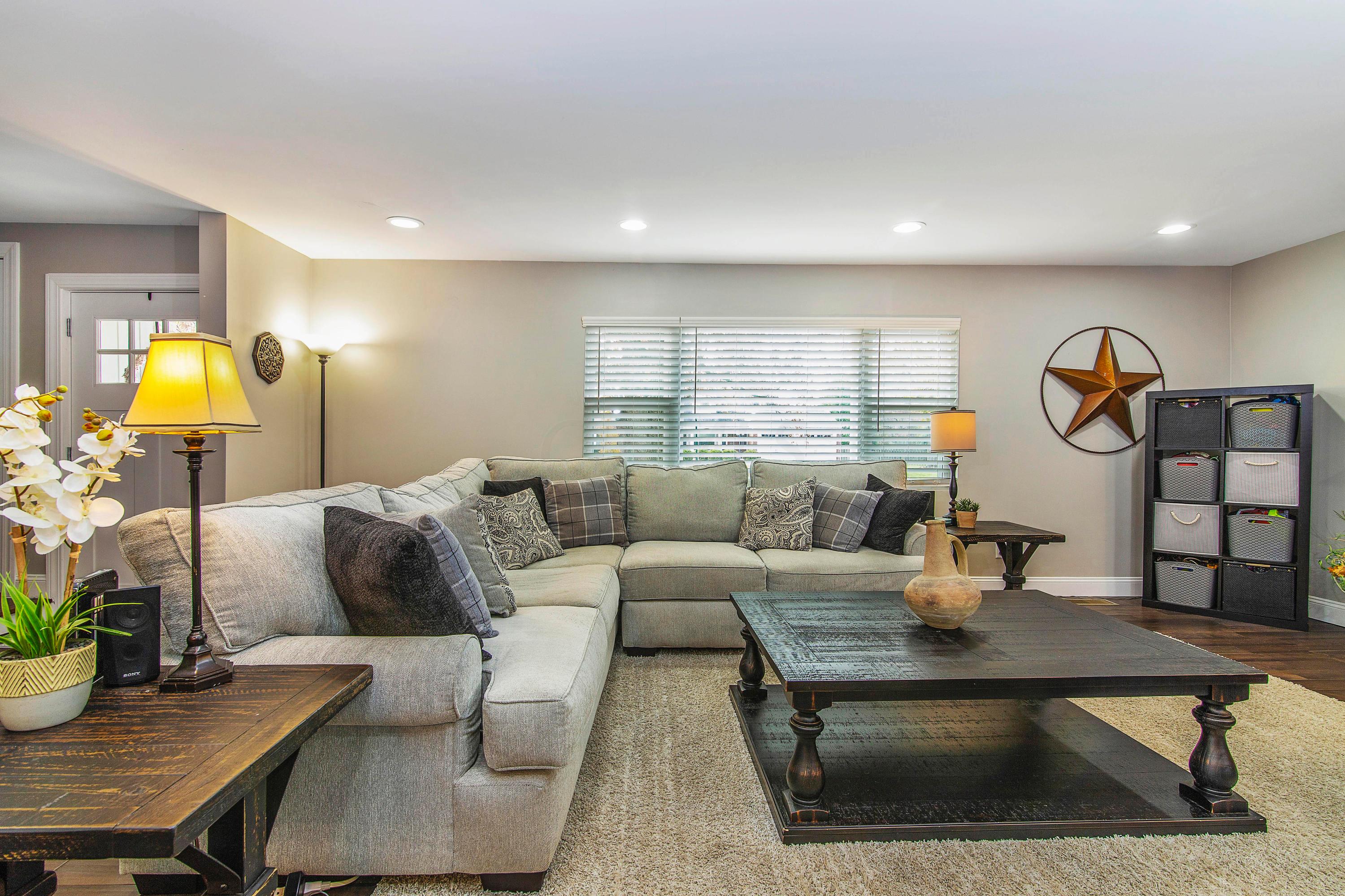 1430 Ashdowne Road Columbus, OH 43221 - Photo 3 of 37