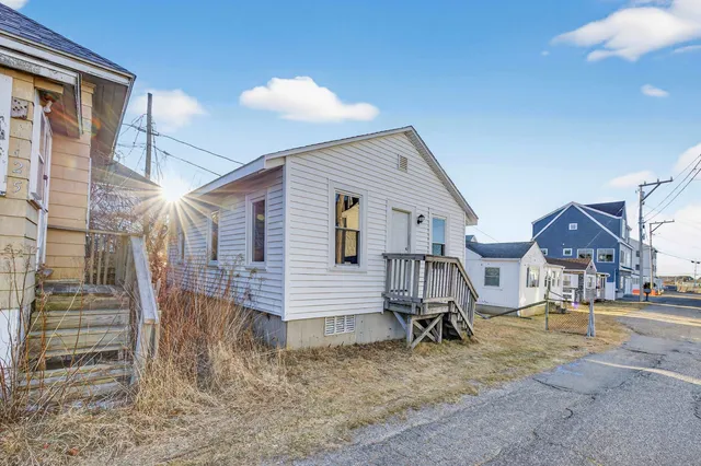 $399,900 | 27 Kentville Terrace, Hampton, NH 03842