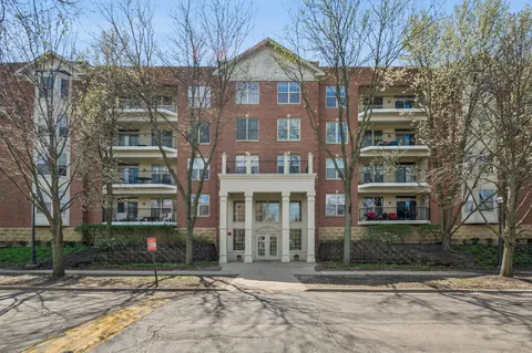 $309,999 | 3125 Town Square Drive, Unit 405, Rolling Meadows, IL 60008