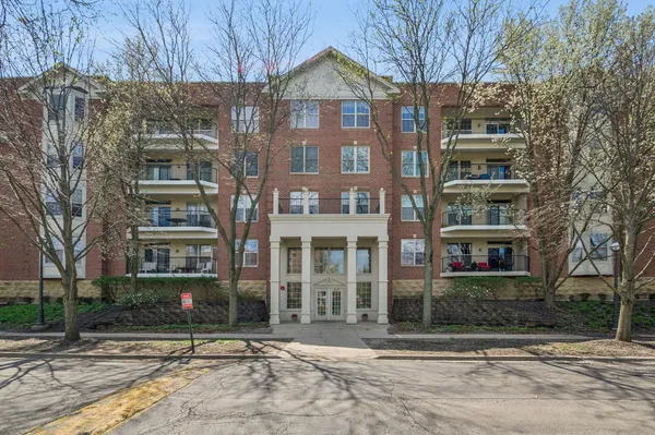 $309,999 | 3125 Town Square Drive, Unit 405, Rolling Meadows, IL 60008
