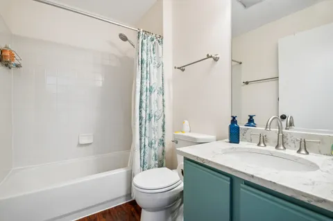 $309,999 | 3125 Town Square Drive, Unit 405, Rolling Meadows, IL 60008