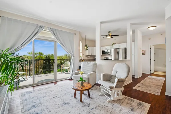 $309,999 | 3125 Town Square Drive, Unit 405, Rolling Meadows, IL 60008