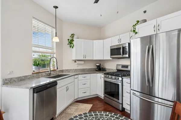 $309,999 | 3125 Town Square Drive, Unit 405, Rolling Meadows, IL 60008