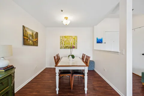 $309,999 | 3125 Town Square Drive, Unit 405, Rolling Meadows, IL 60008