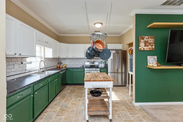 $255,000 | 1119 Chateaugay Court, New Whiteland, IN 46184