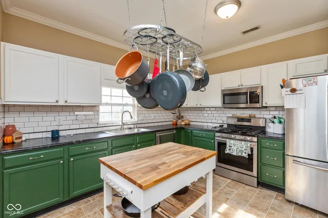 $255,000 | 1119 Chateaugay Court, New Whiteland, IN 46184