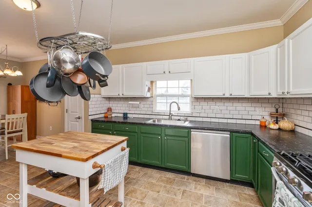 $255,000 | 1119 Chateaugay Court, New Whiteland, IN 46184