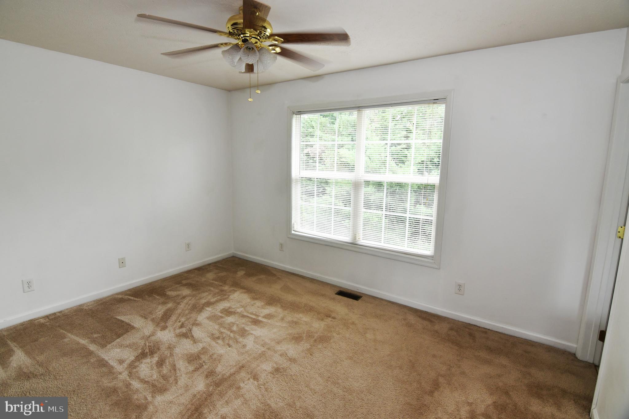 30 Neighbor Way Weston, WV 26452 - Photo 23 of 36 Main bedroom