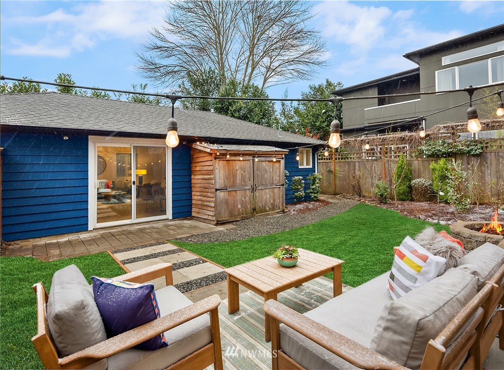 3827 53rd Avenue Southwest Seattle, WA 98116 - Photo 2 of 22