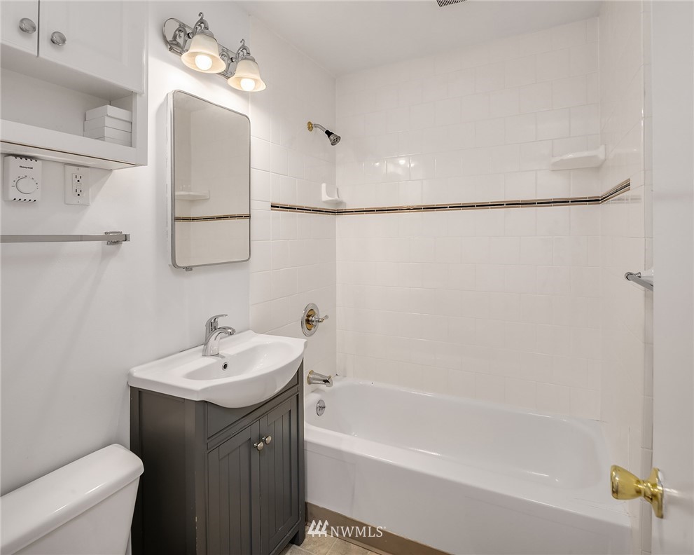 3827 53rd Avenue Southwest Seattle, WA 98116 - Photo 11 of 22