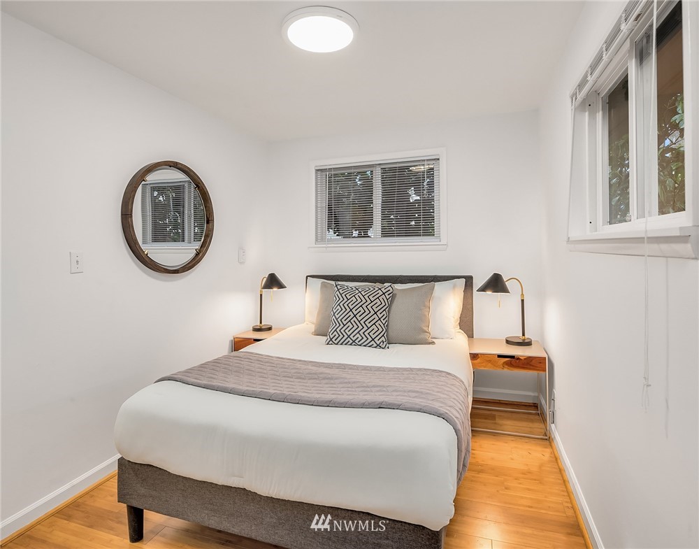 3827 53rd Avenue Southwest Seattle, WA 98116 - Photo 12 of 22