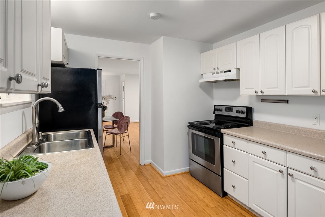 3827 53rd Avenue Southwest Seattle, WA 98116 - Photo 13 of 22