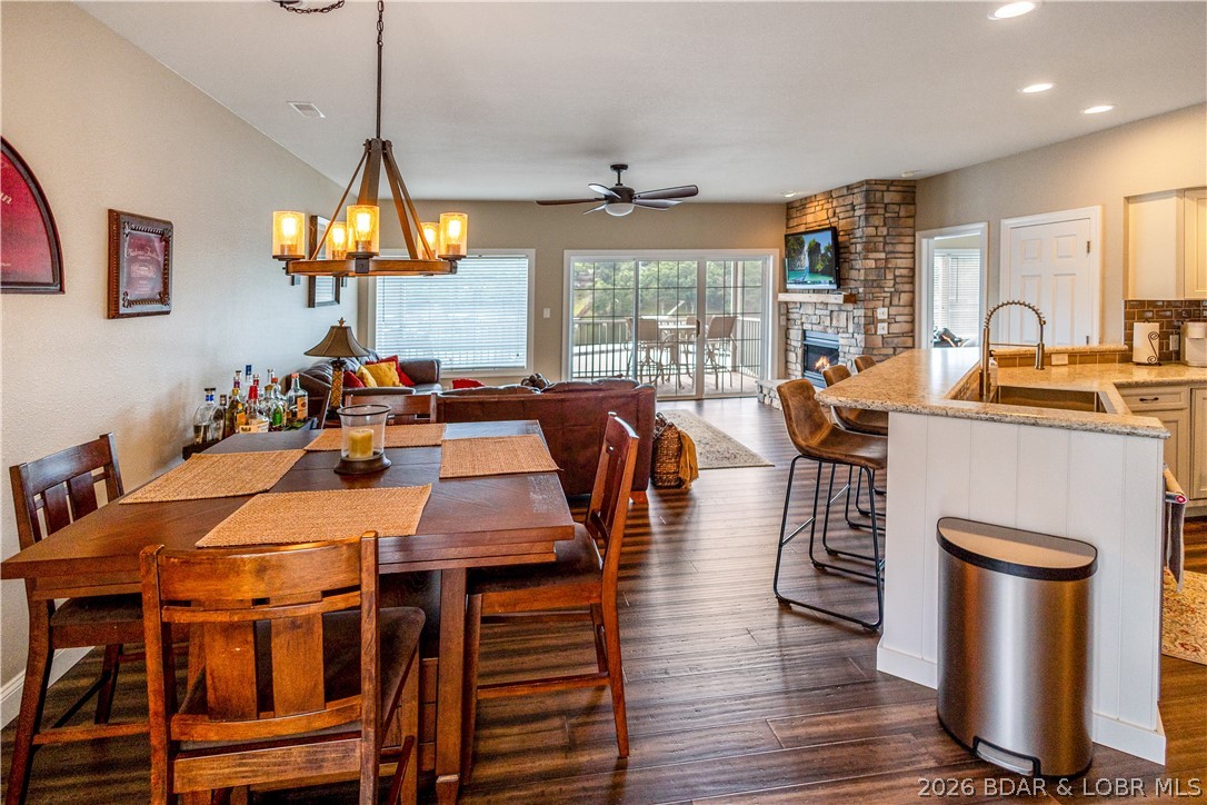 68 Lighthouse Road, Unit 121 Lake Ozark, MO 65049 - Photo 5 of 30 Dining area.