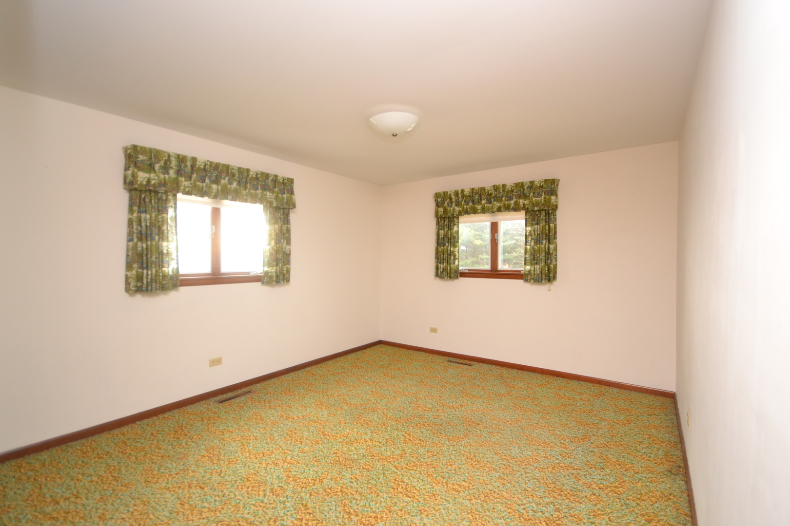 42W665 Plato Road Elgin, IL 60124 - Photo 17 of 38 an empty room with a window