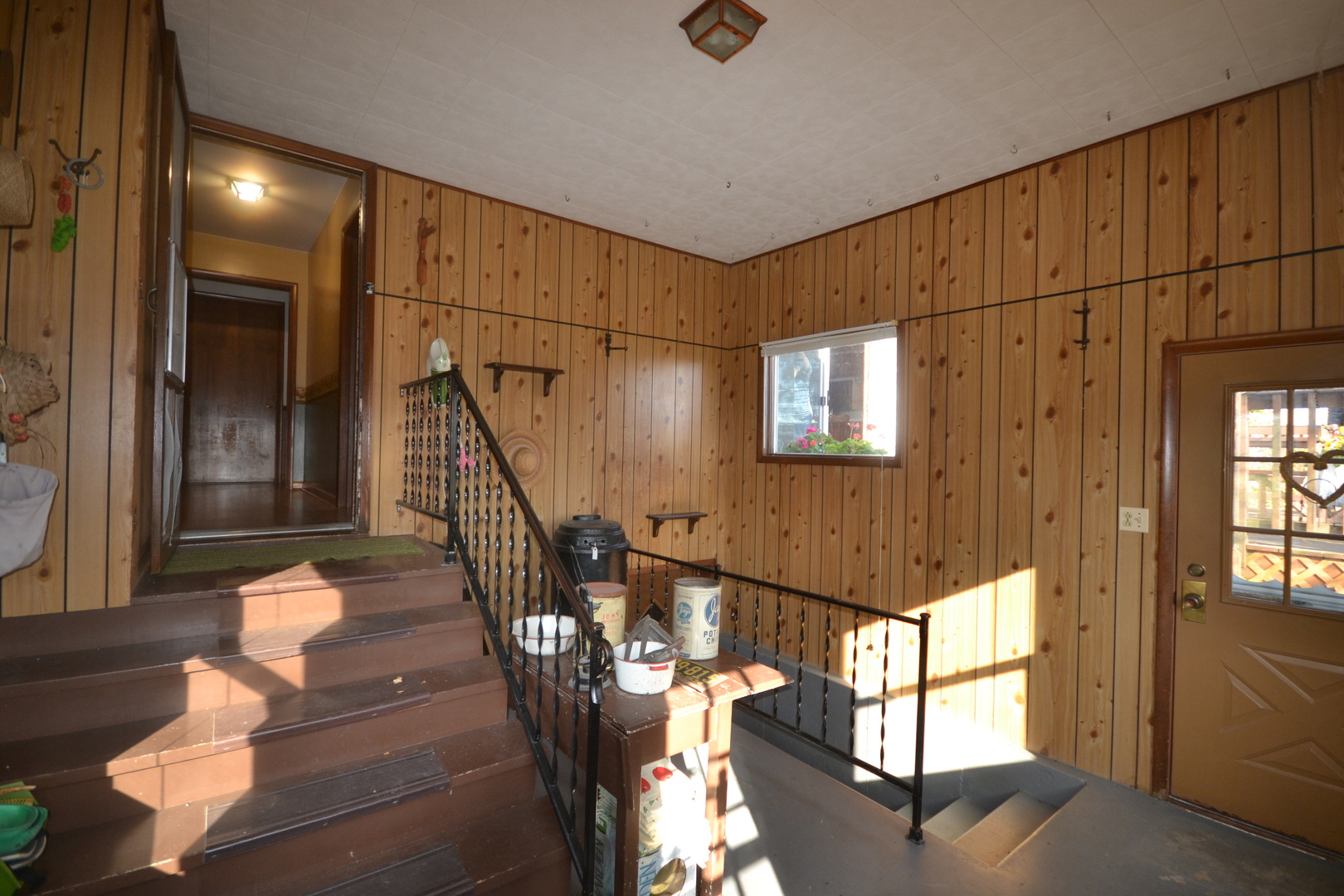 42W665 Plato Road Elgin, IL 60124 - Photo 20 of 38 a view of entryway with wooden floor