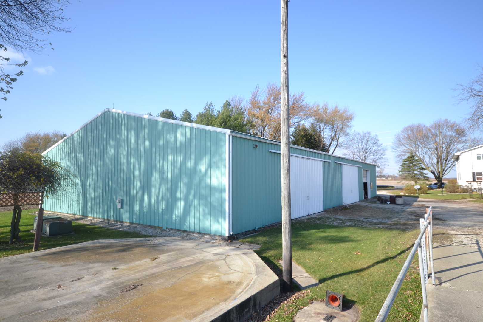 42W665 Plato Road Elgin, IL 60124 - Photo 28 of 38 a view of a backyard with tub