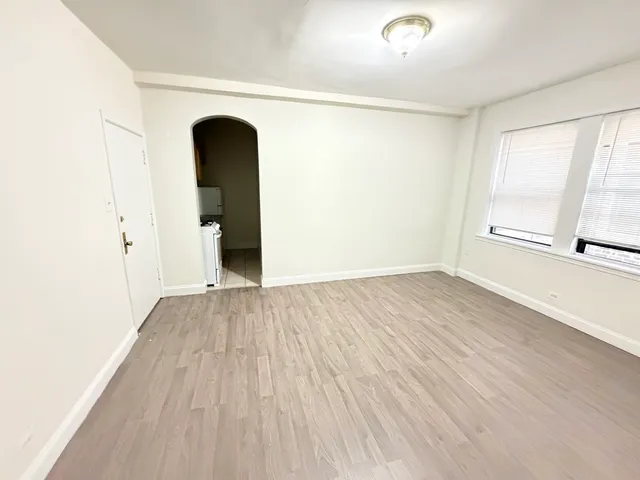 $1,350 | 839 West Sheridan Road, Unit 422, Chicago, IL 60613