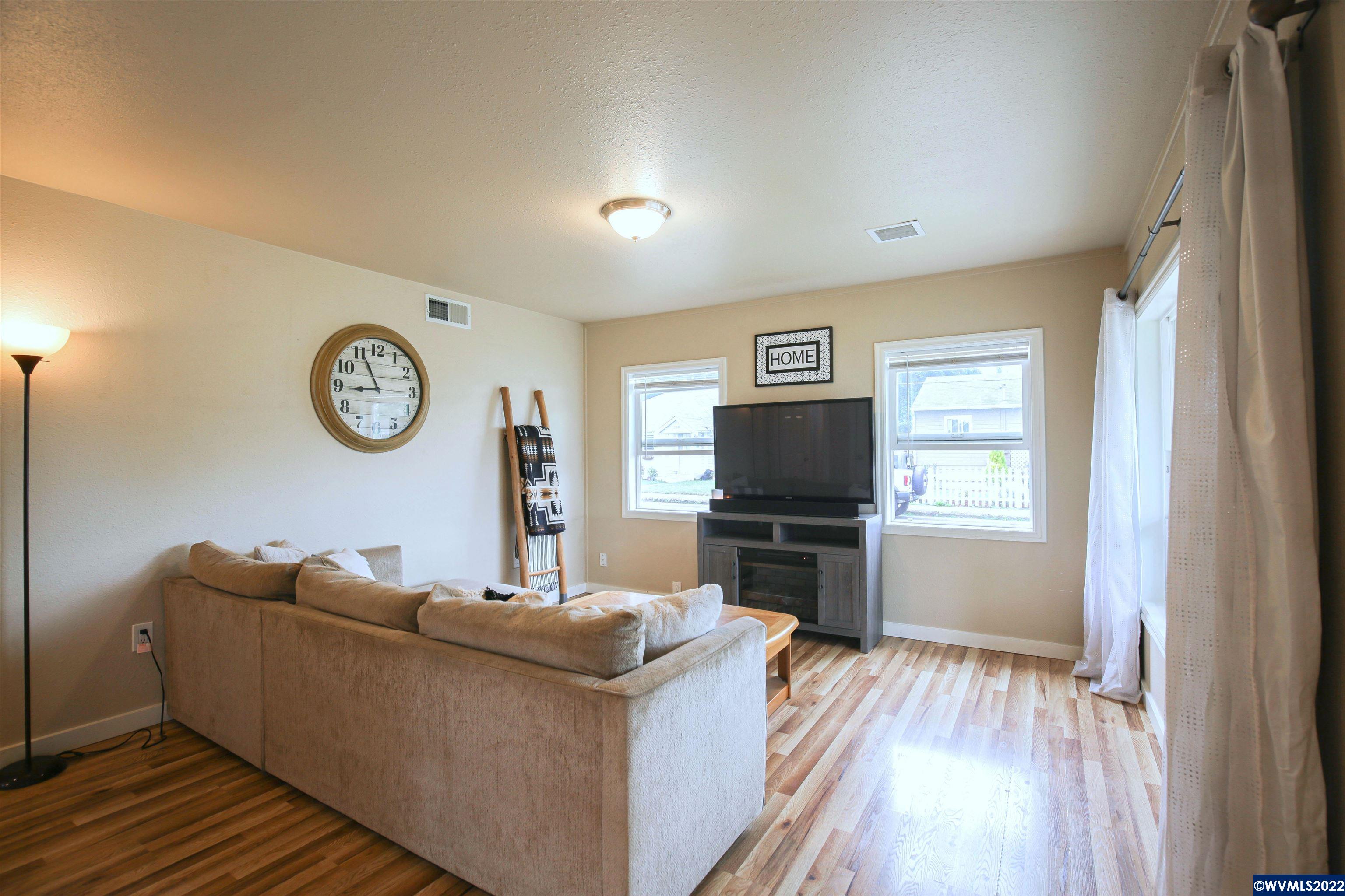 215 Southwest Jasper Street Dallas, OR 97338 - Photo 9 of 42 Gallery Image 9