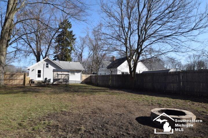 3411 Dean Road Lambertville, MI 48144 - Photo 3 of 15