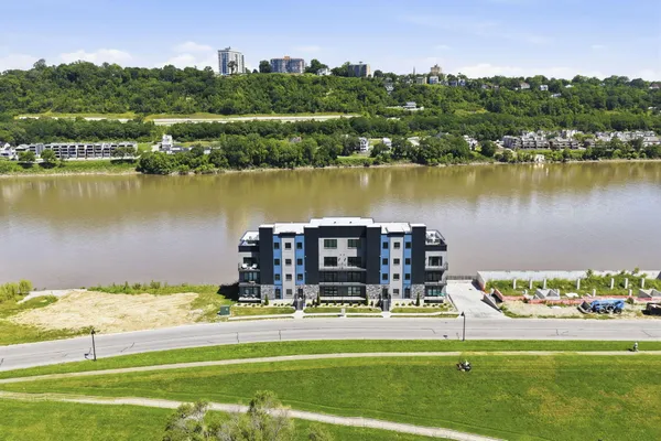 $619,000 | 745 Manhattan Boulevard, Unit 303, Dayton, KY 41074