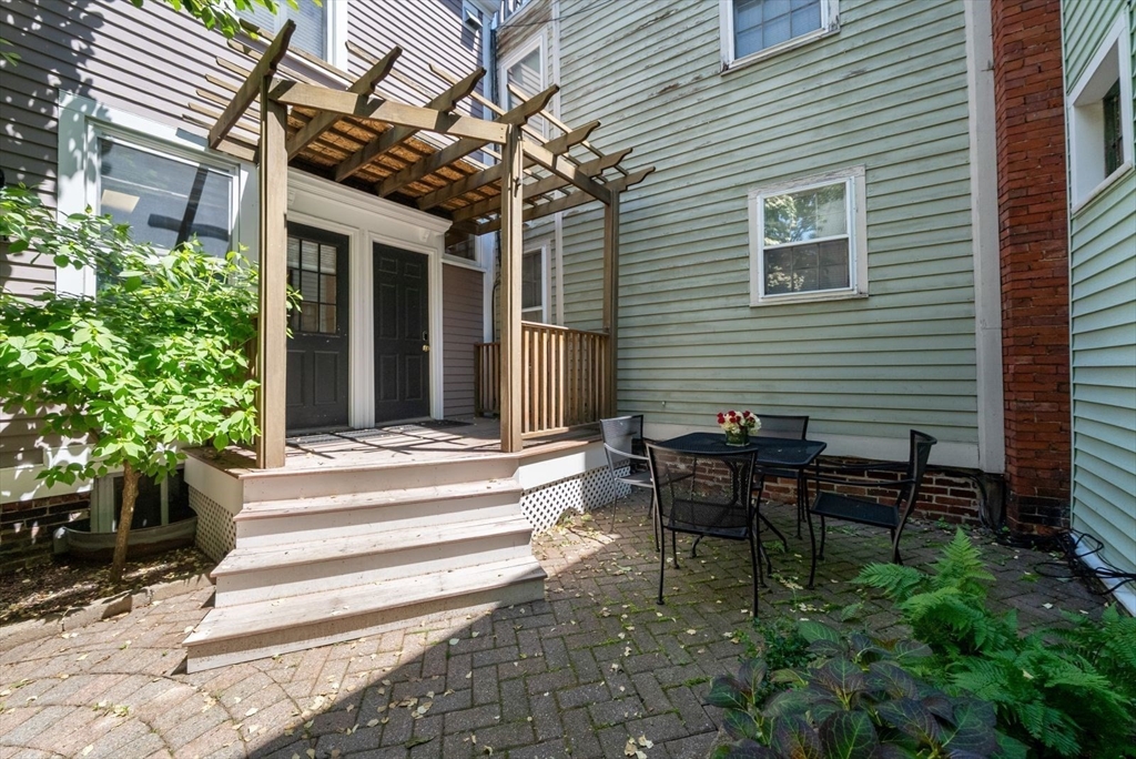 51 Chestnut Street Boston, MA 02129 - Photo 33 of 40