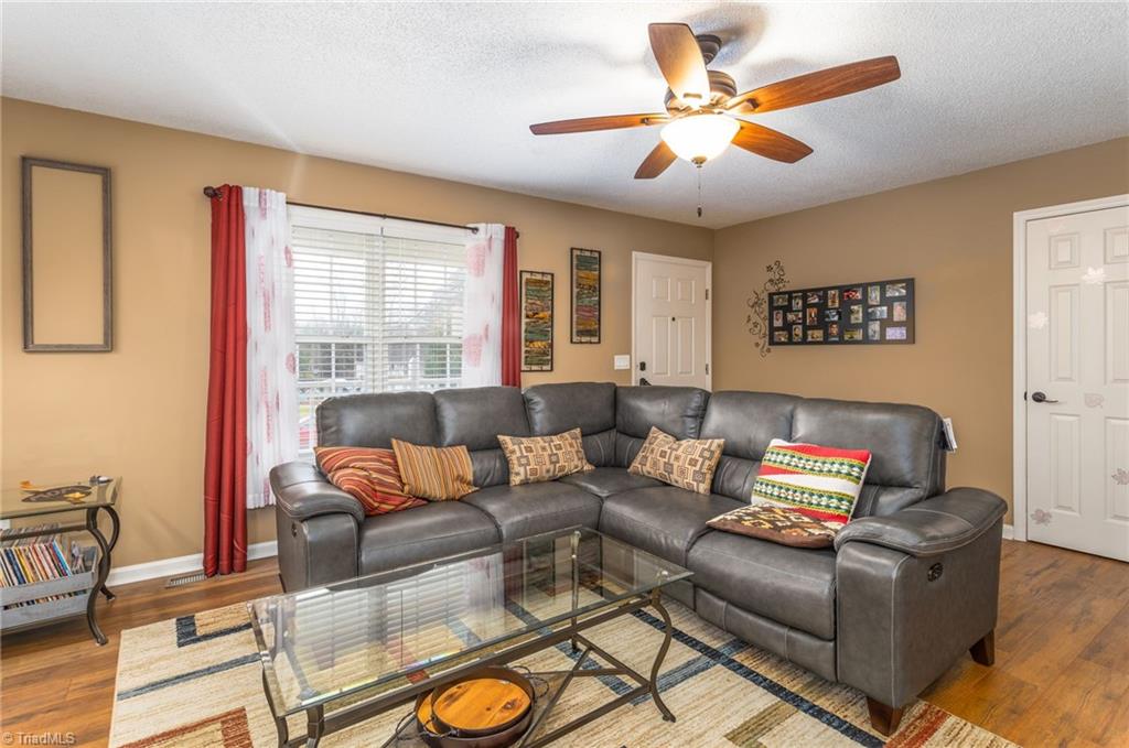 5140 Windsbury Ridge Road Clemmons, NC 27012 - Photo 4 of 24 Gallery Image 4