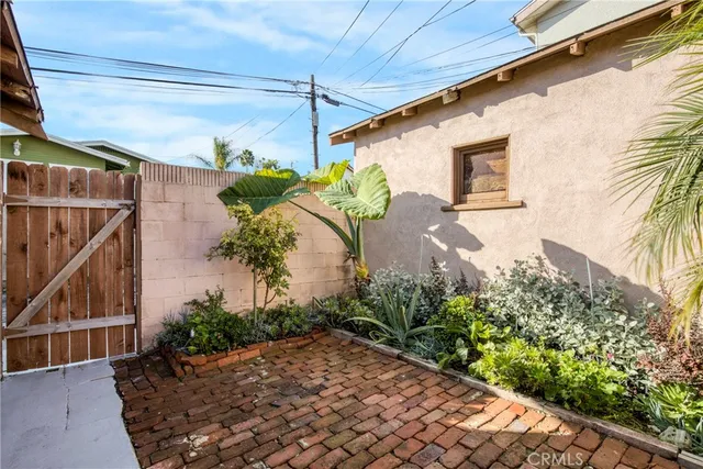 a picture of a building