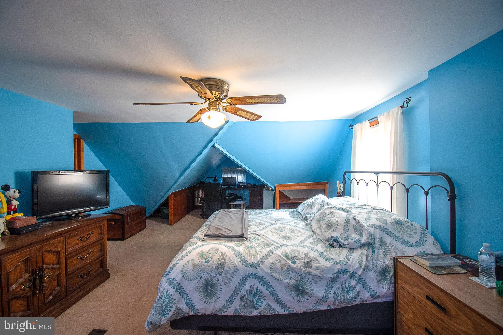 39 Belmar Road Hatboro, PA 19040 - Photo 11 of 17 Upstairs bedroom 1