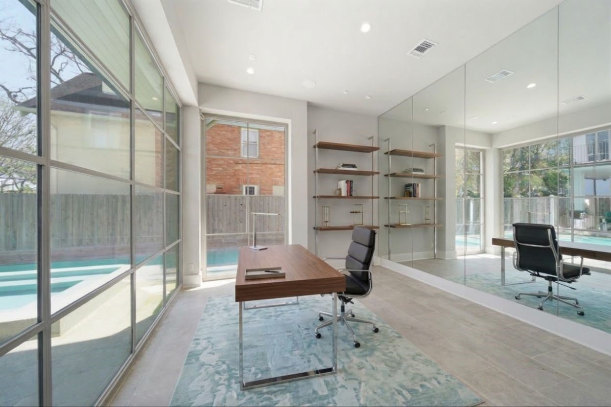 2615 Yupon Street Houston, TX 77006 - Photo 24 of 50 This photo has been virtually staged.