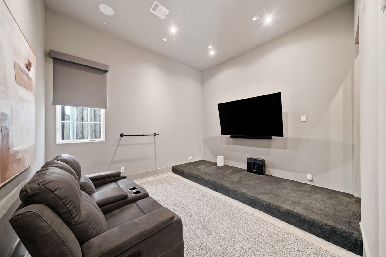 2615 Yupon Street Houston, TX 77006 - Photo 26 of 50 This photo has been virtually staged.