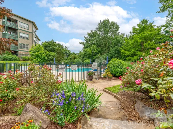 $300,000 | 9 Kenilworth Knolls, Unit 108, Asheville, NC 28805