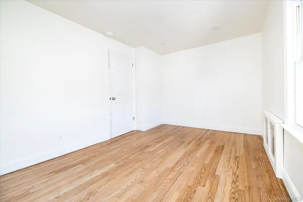 $3,300 | 9 Hanover Place, Unit 2, Rockville Centre, NY 11570