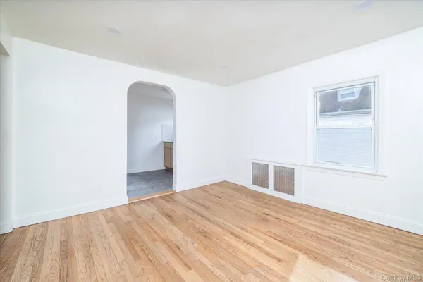 $3,300 | 9 Hanover Place, Unit 2, Rockville Centre, NY 11570