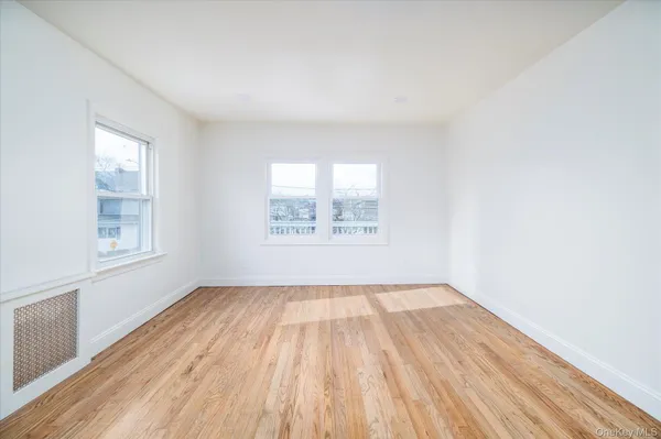 $3,300 | 9 Hanover Place, Unit 2, Rockville Centre, NY 11570