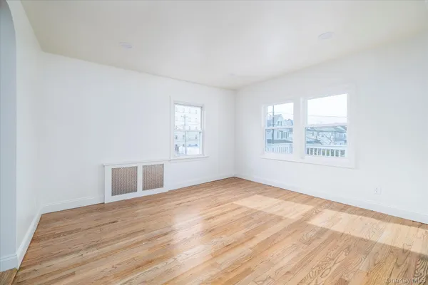 $3,300 | 9 Hanover Place, Unit 2, Rockville Centre, NY 11570