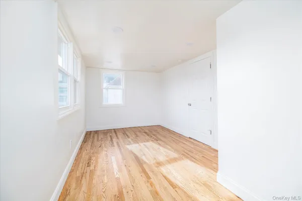 $3,300 | 9 Hanover Place, Unit 2, Rockville Centre, NY 11570