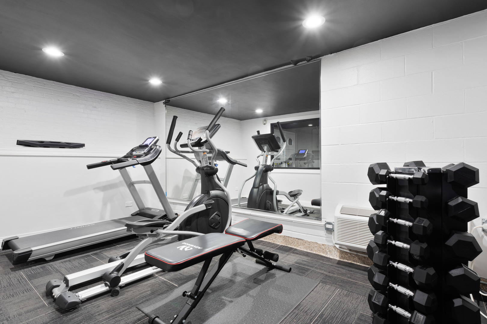 6758 North Sheridan Road, Unit 247 Chicago, IL 60626 - Photo 12 of 13 a view of a room with gym equipment