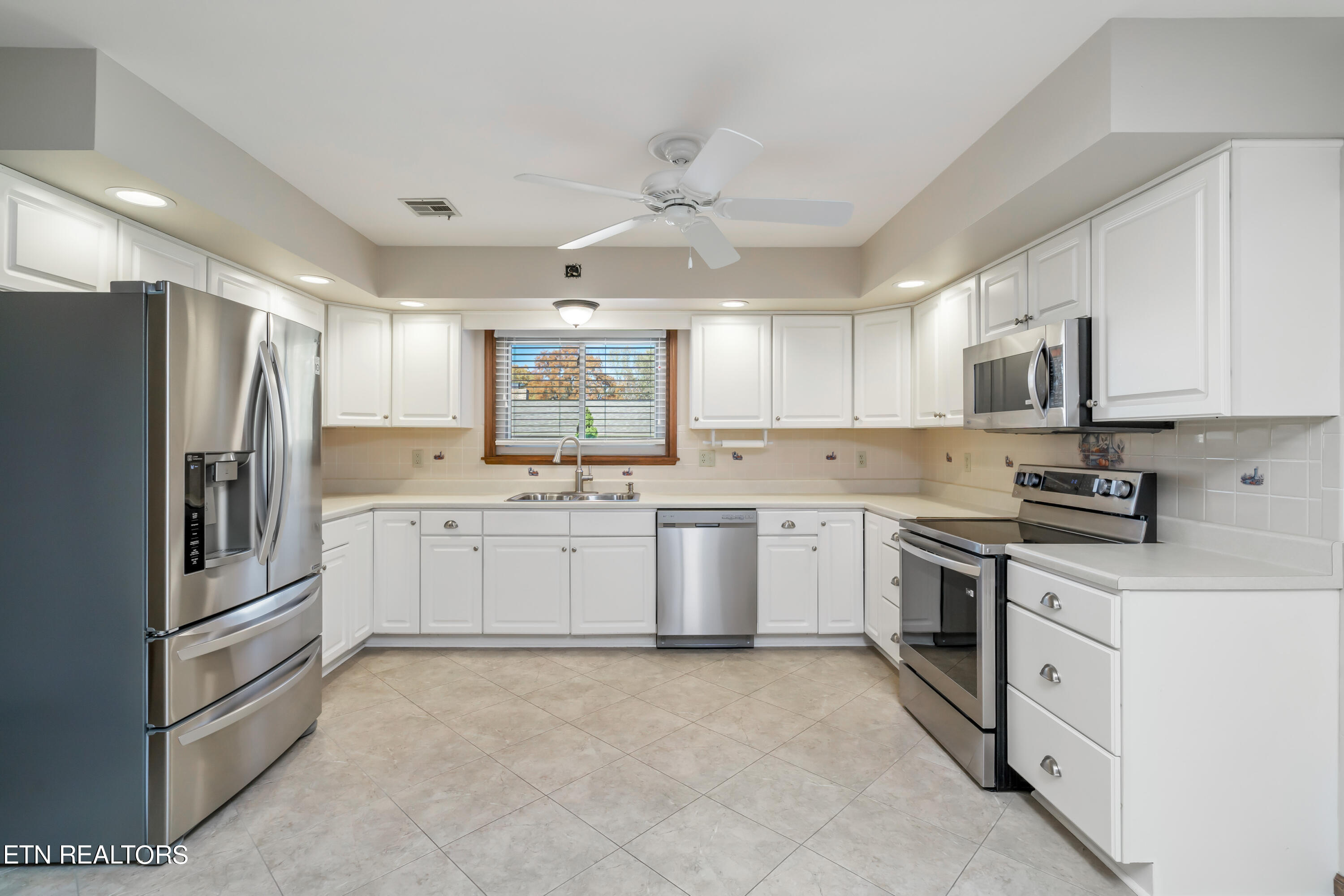 720 Kempton Road Knoxville, TN 37909 - Photo 11 of 43 720 Kempton Road-15