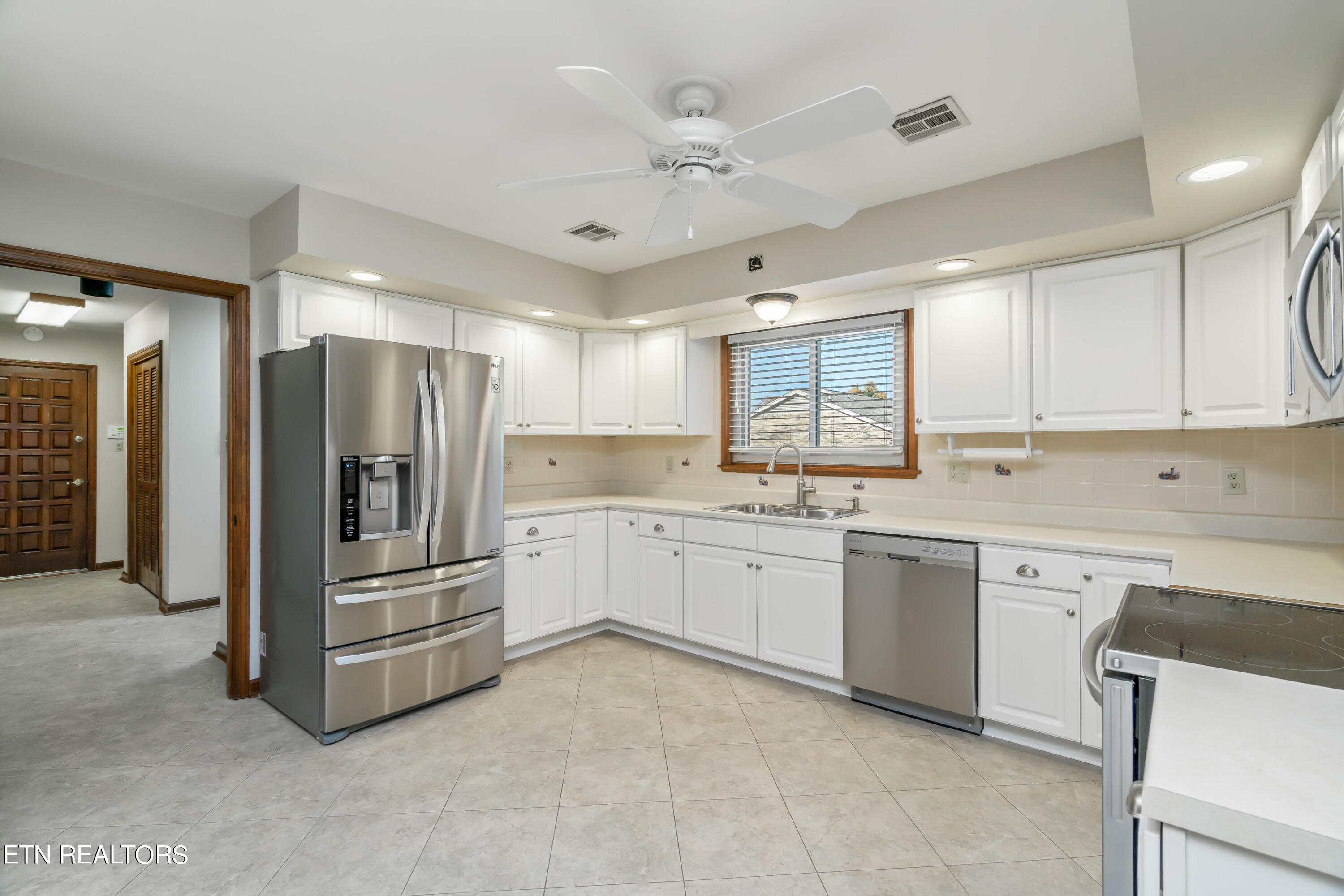 720 Kempton Road Knoxville, TN 37909 - Photo 12 of 43 720 Kempton Road-16