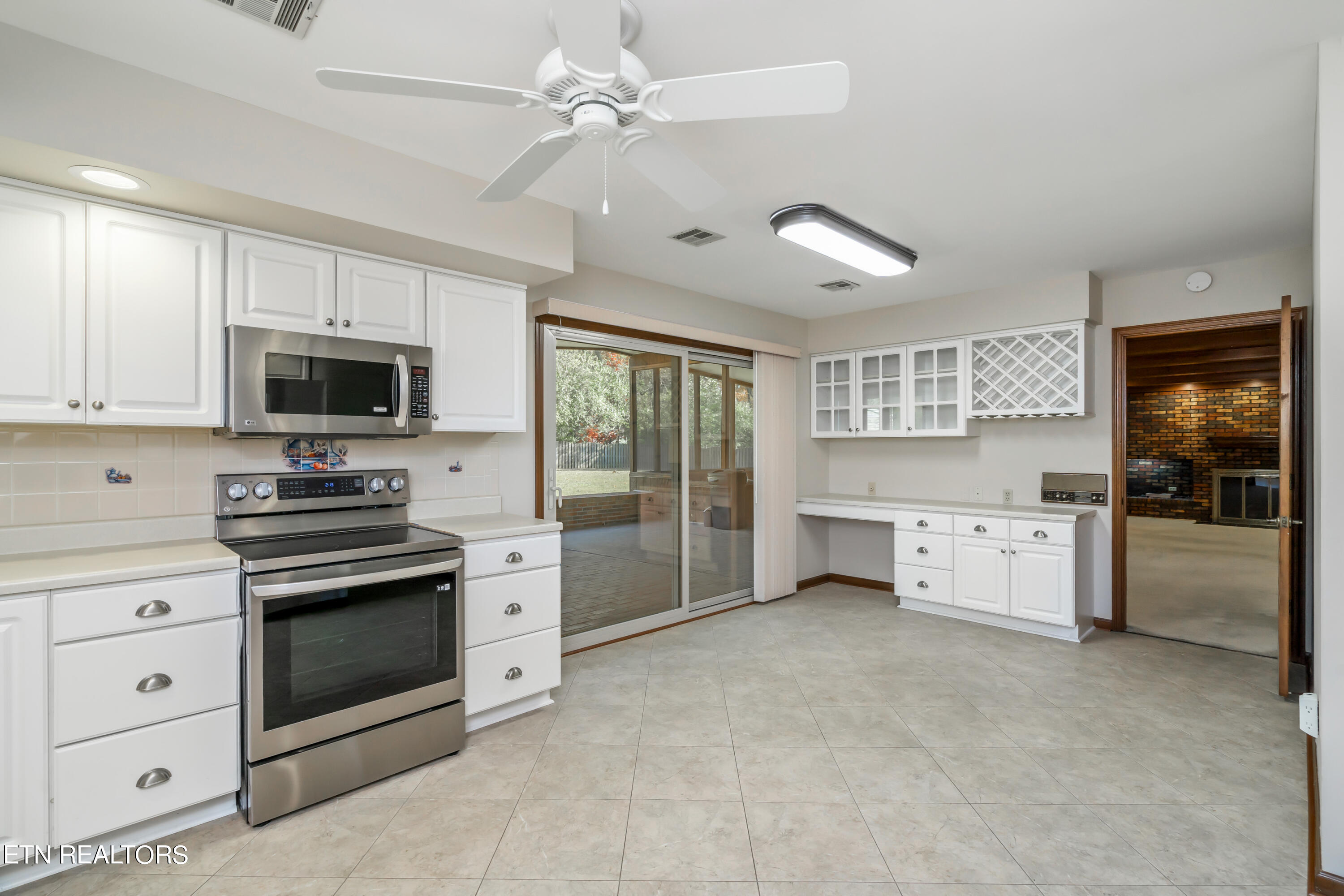 720 Kempton Road Knoxville, TN 37909 - Photo 13 of 43 720 Kempton Road-17