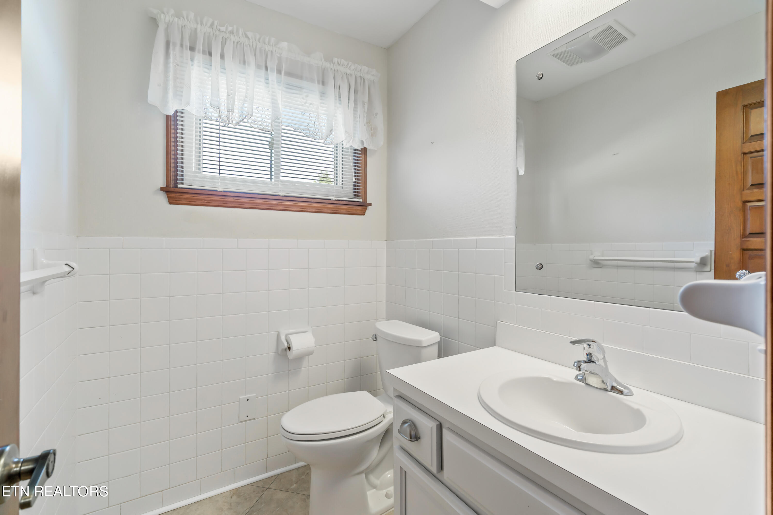 720 Kempton Road Knoxville, TN 37909 - Photo 17 of 43 720 Kempton Road-18
