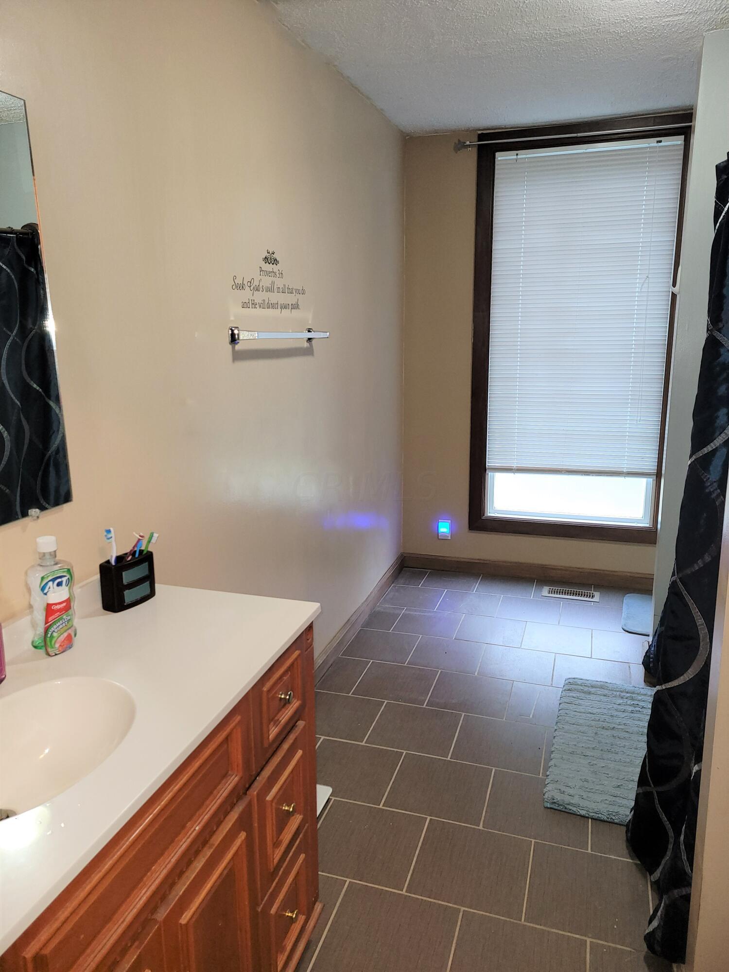 20353 Island Road Circleville, OH 43113 - Photo 5 of 19 5