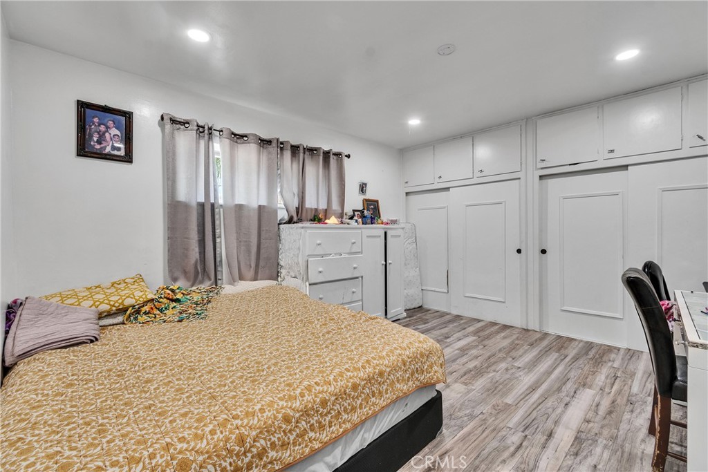 5121 Sierra Street Riverside, CA 92504 - Photo 27 of 34 a spacious bedroom with a bed and a dresser
